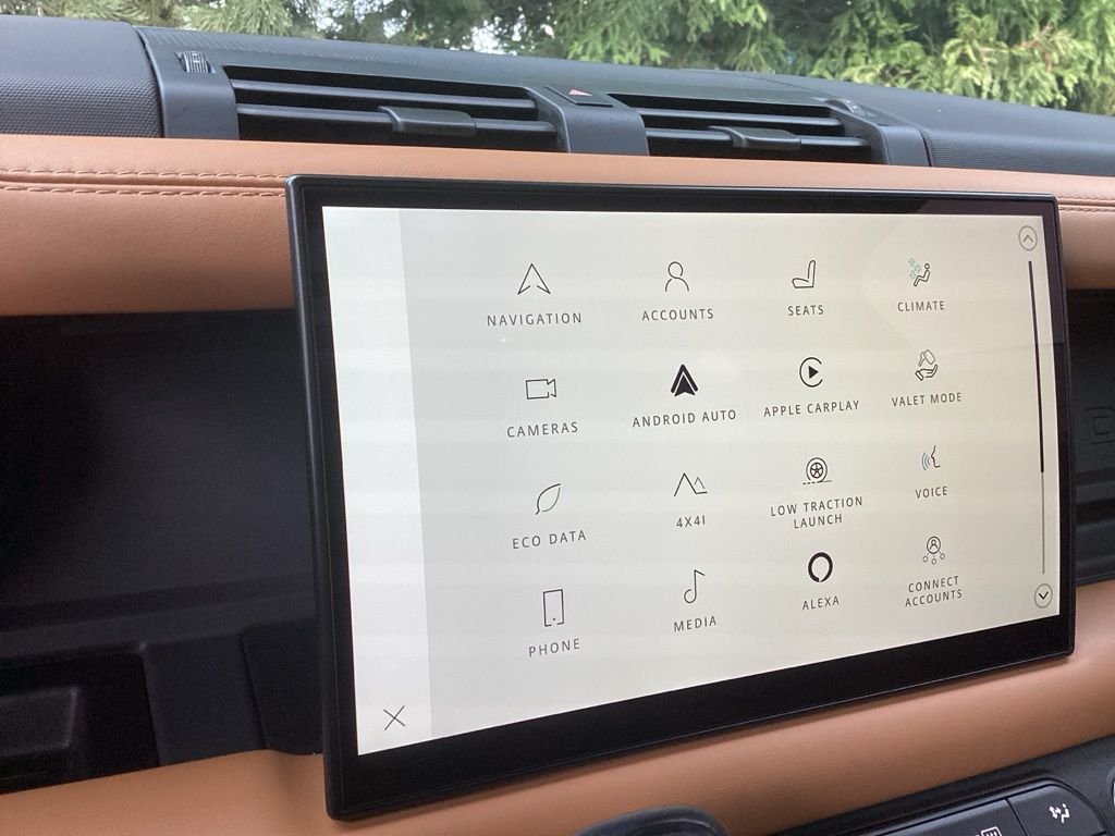 Used 2022  Land Rover X image 16