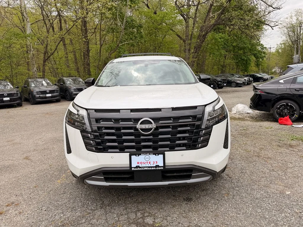 New 2026 White Nissan SL image 7