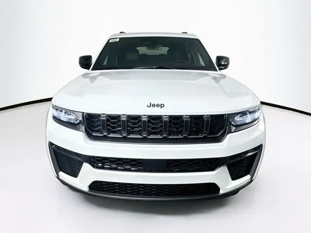 New 2026 Bright White Clear-Coat Exterior Paint Jeep Laredo image 2