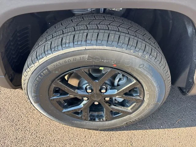 New 2026 Silver Zynith Exterior Paint Jeep Altitude image 34