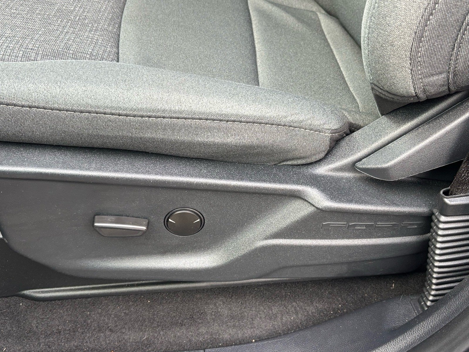 Used 2025 Gray Ford XLT image 9
