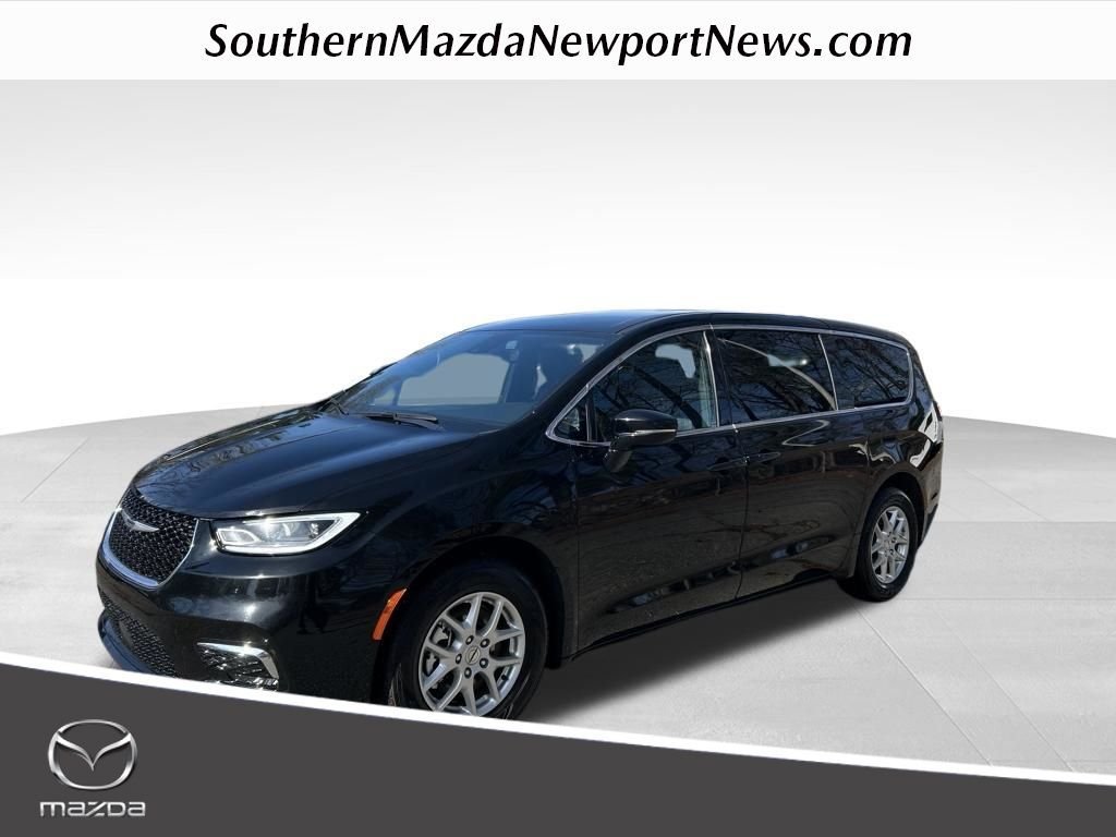 Used 2025 Black Chrysler Select image 1