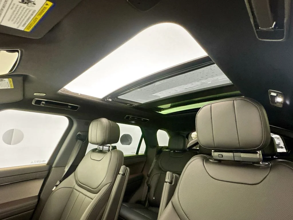 New 2026 Carpathian Grey Land Rover SE image 21