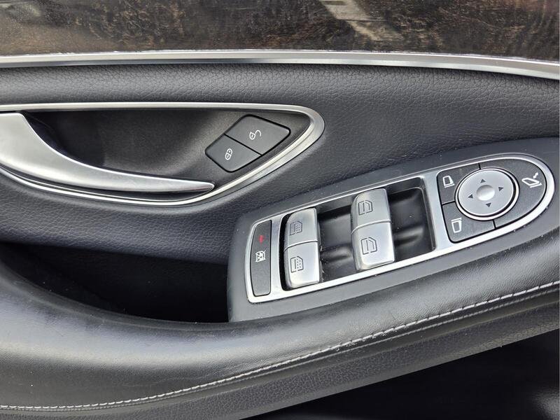 Used 2018 Black MERCEDES-BENZ S 560 SEDAN image 24
