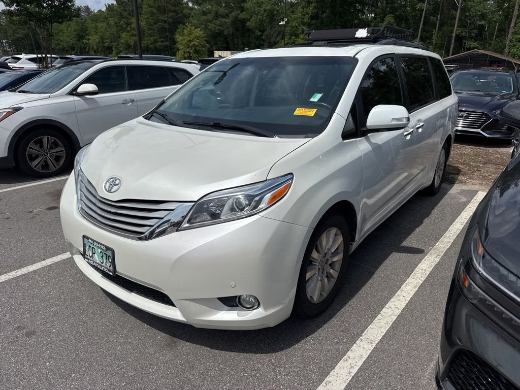 2015 Toyota Sienna Limited V6 AWD 7-Passenger's photo