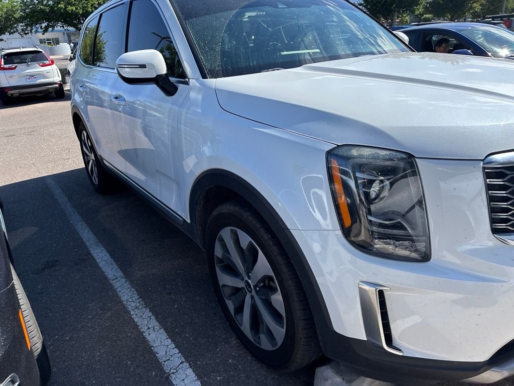Used 2020 White Kia S image 6