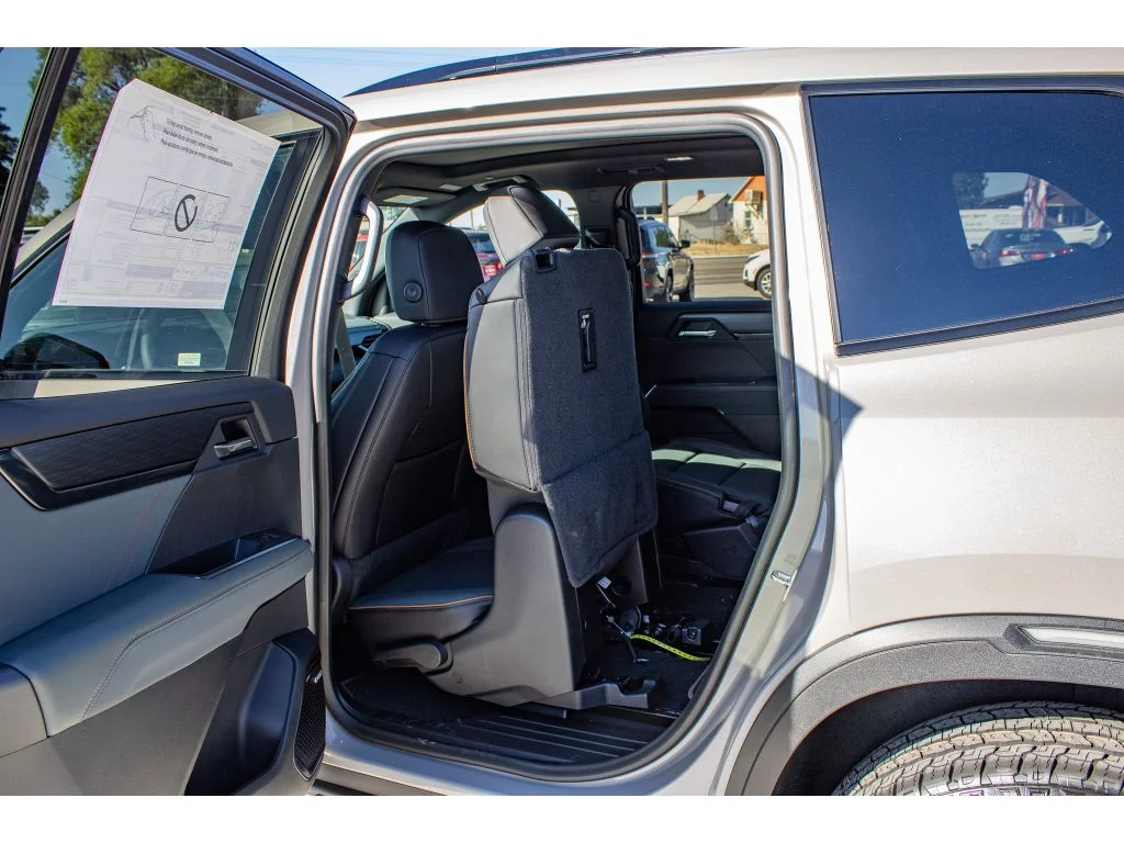 New 2026 RIVERSTONE METALLIC GMC AWD AT4 image 15