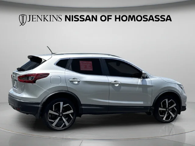Used 2021 Silver Nissan SL image 6