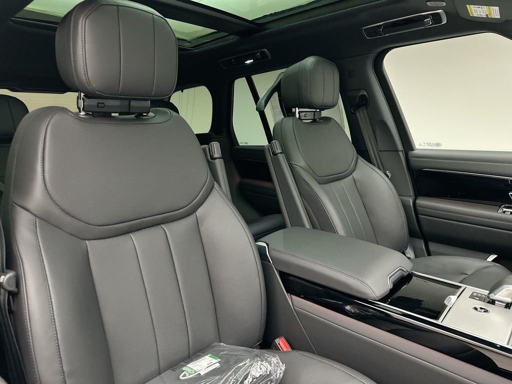 New 2026 Fuji White Land Rover SE image 6