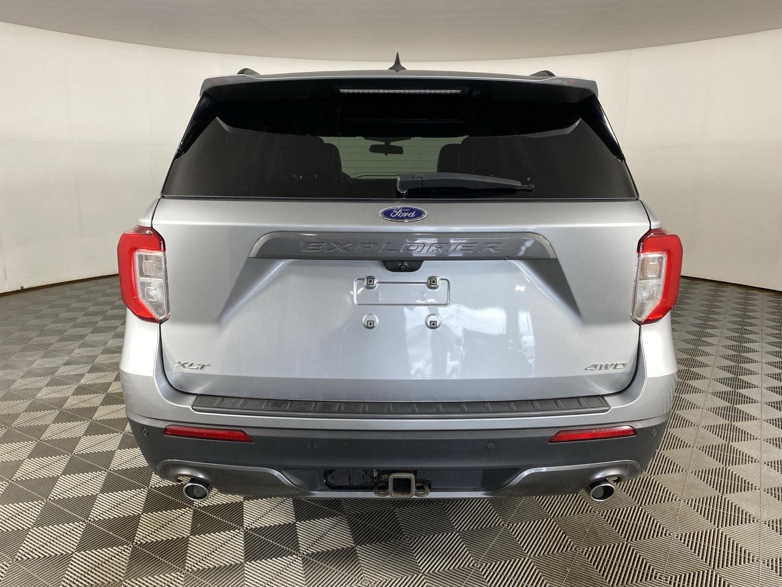 Used 2023 Iconic Silver Ford XLT image 9