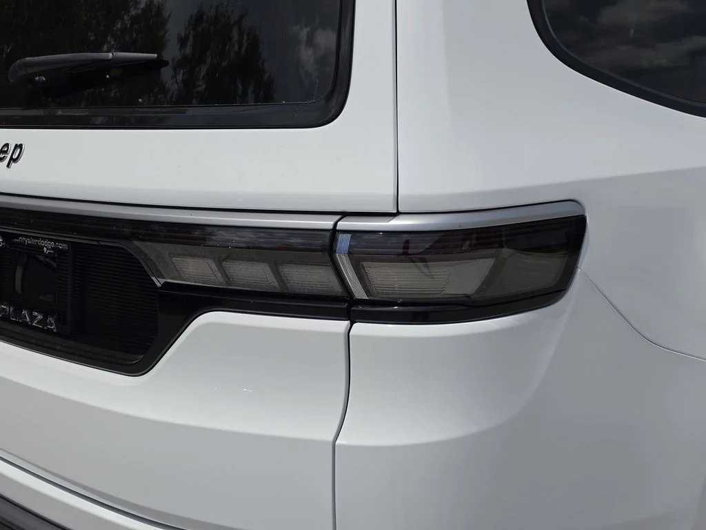 New 2026 Bright White Clear-Coat Exterior Paint Jeep  image 8
