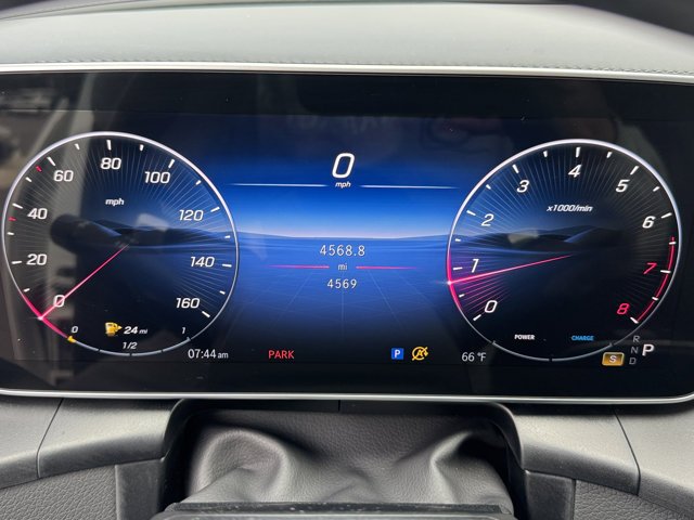 Used 2025 Polar White Mercedes-Benz GLC 300 image 25