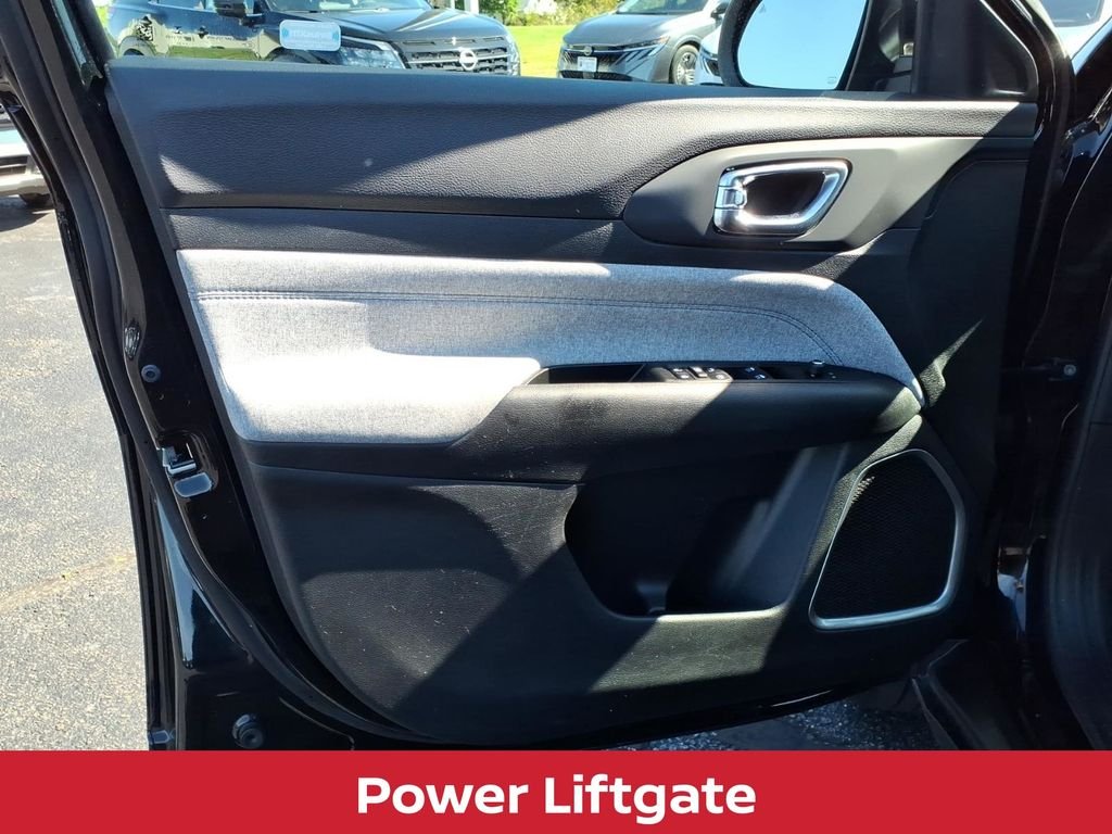 Used 2022 Diamond Black Jeep Latitude w/convenience group image 25