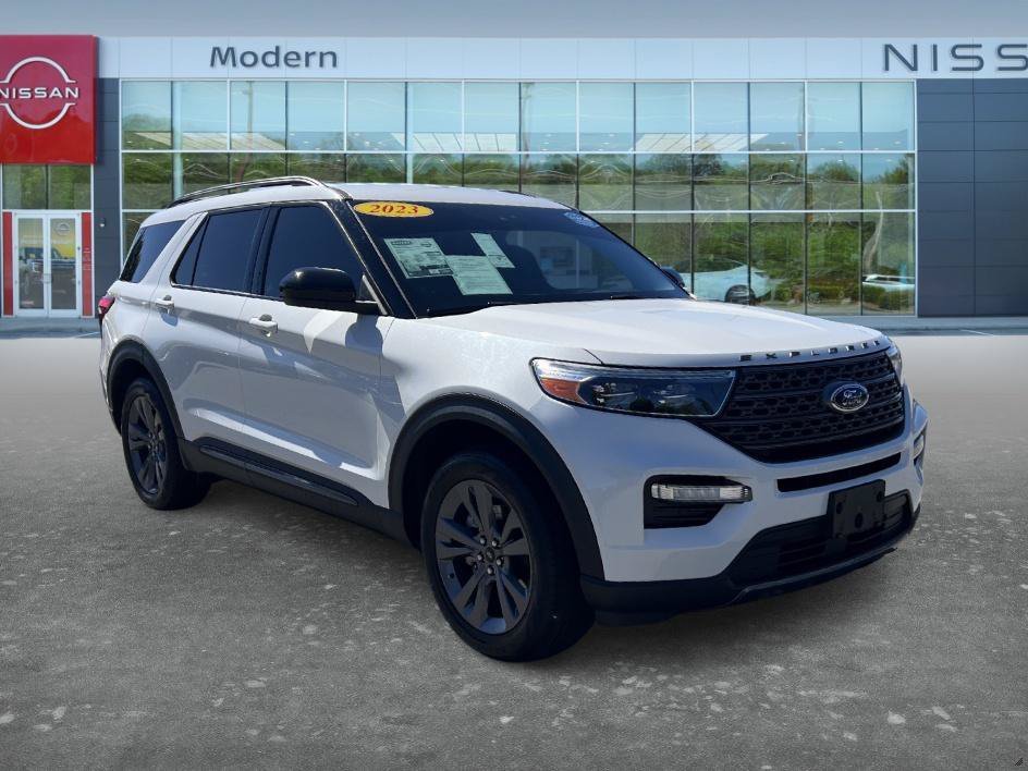 Used 2023 White Metallic Ford XLT image 3