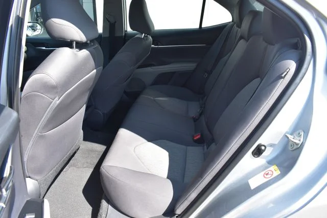 Used 2018 Silver Toyota LE image 13