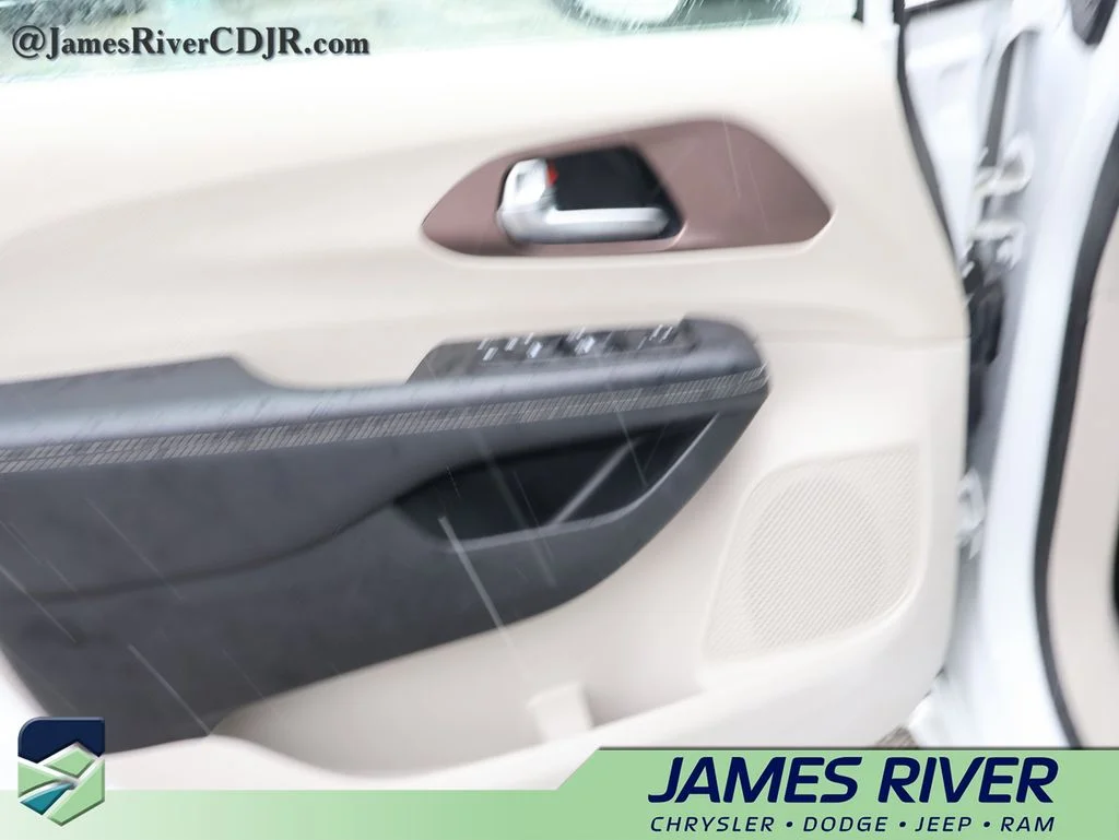Used 2023 White Chrysler LX image 21