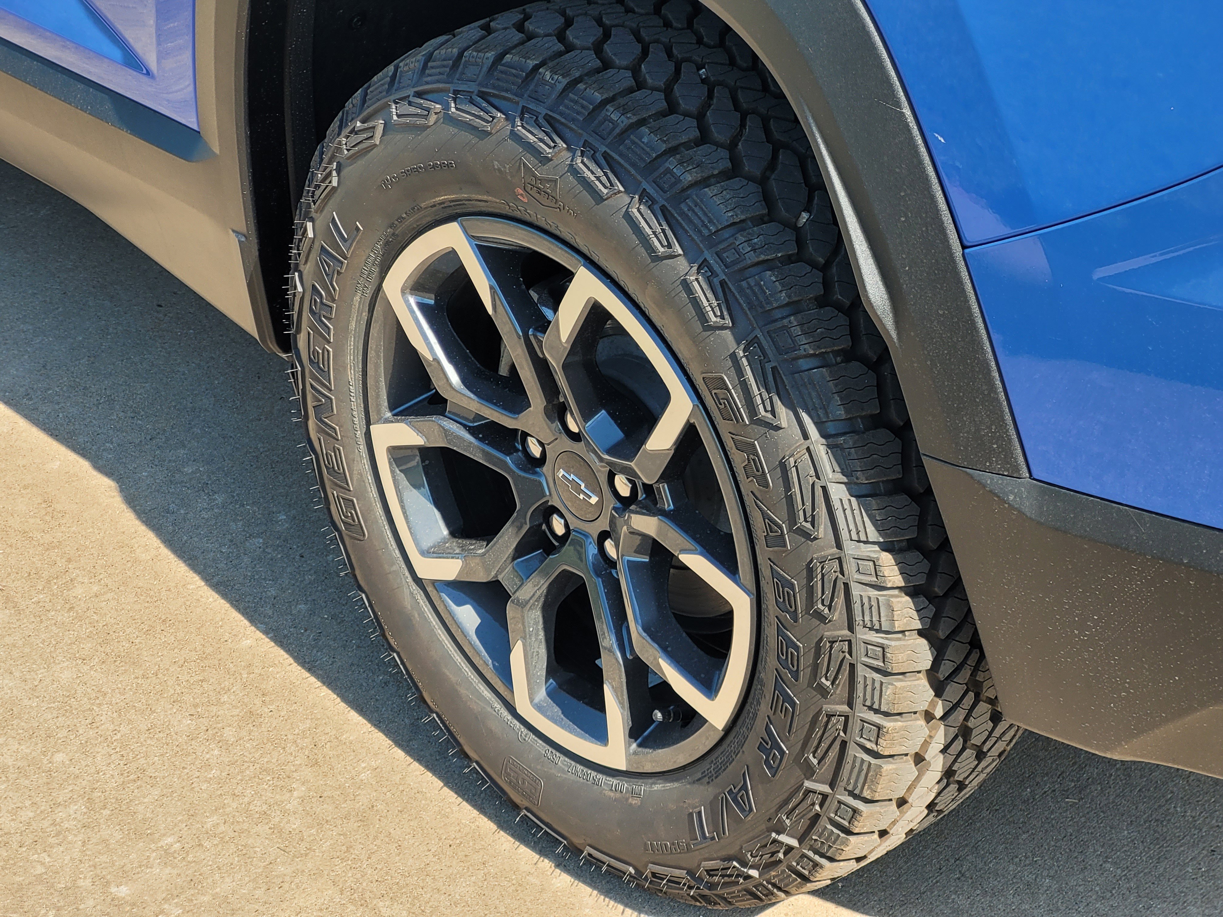 New 2026 Reef Blue Metallic Chevrolet AWD ACTIV image 5