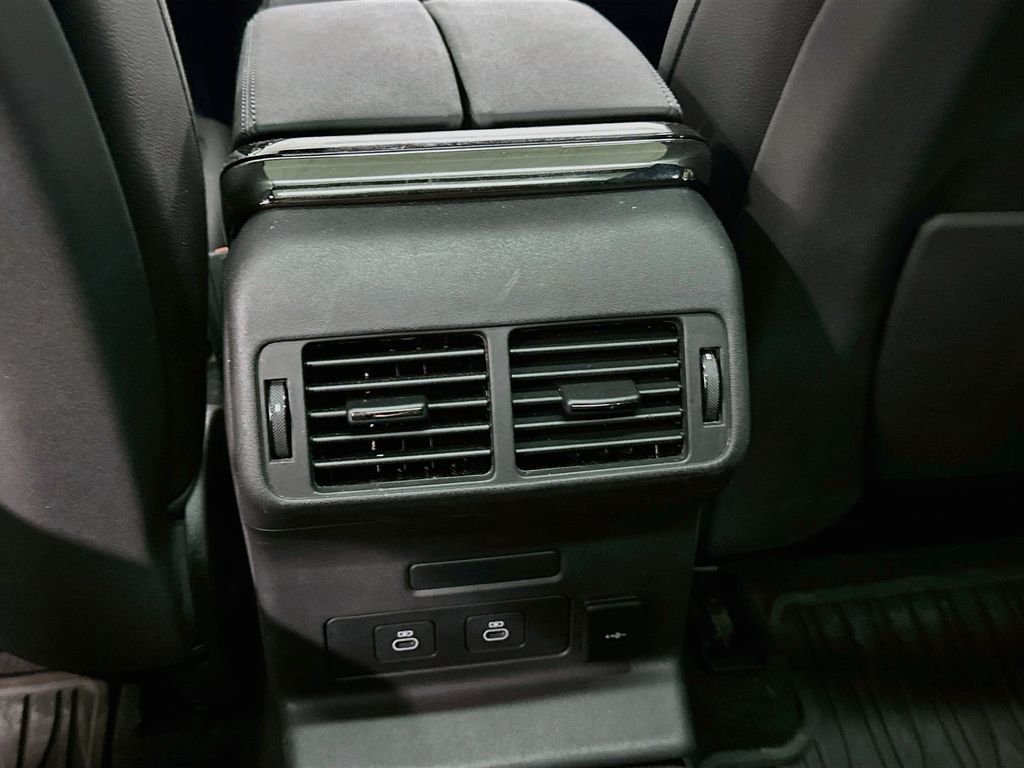 Used 2025 White Land Rover S image 26
