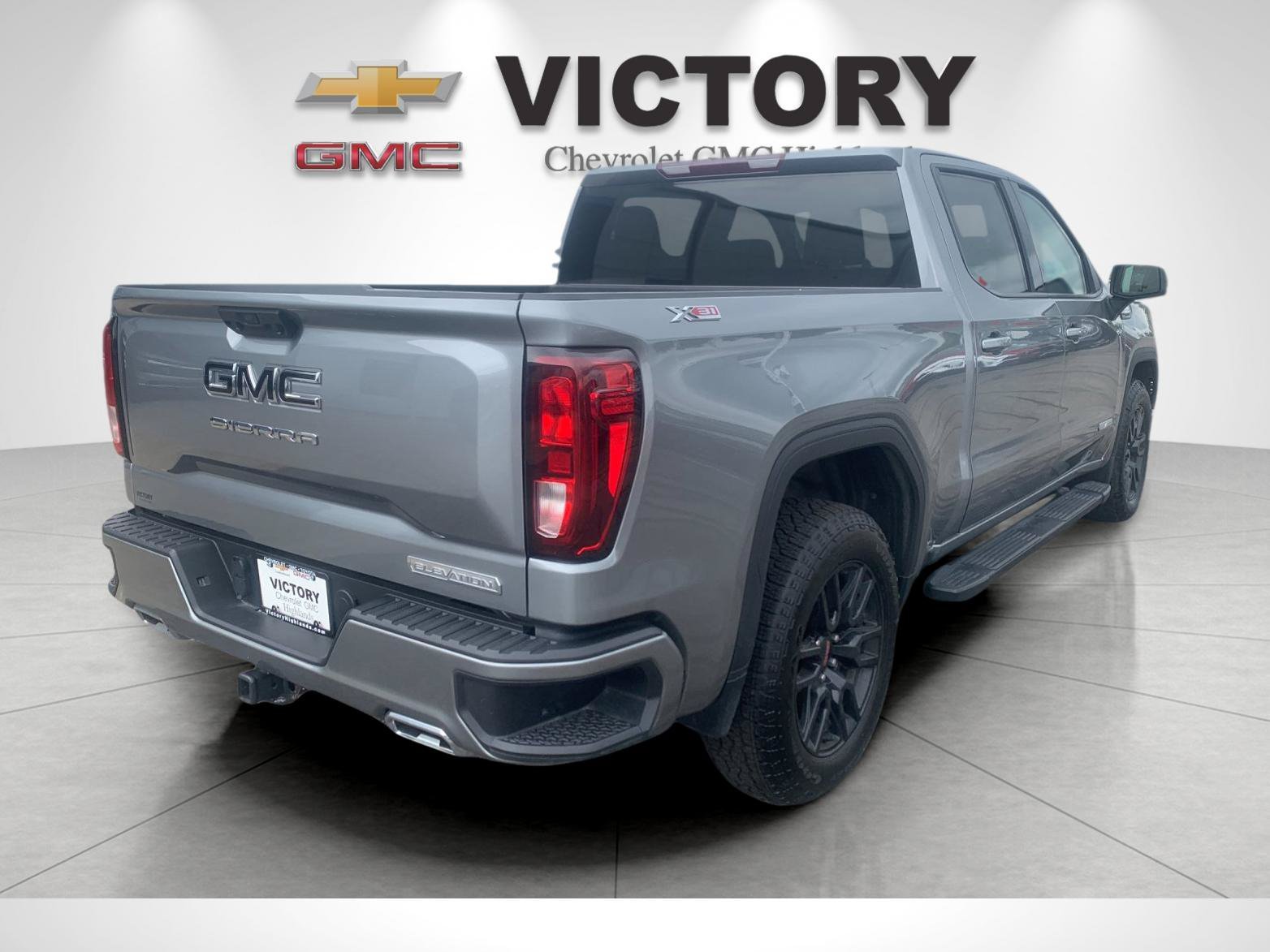 Used 2024 Silver GMC Elevation image 3