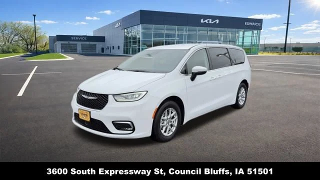 Used 2023 White Chrysler Touring L image 3