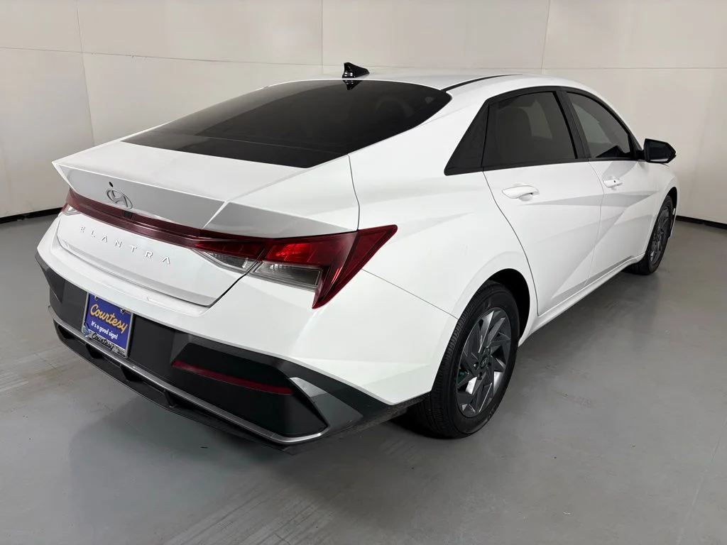 Used 2024 White Hyundai SEL image 8