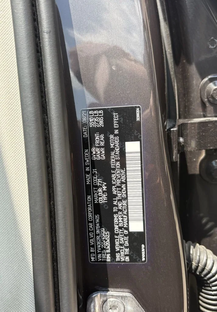 Used 2022 Platinum Gray Metallic Volvo B6 Inscription image 30