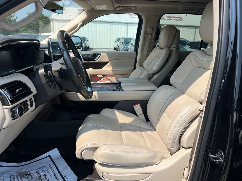 Used 2020 Black Lincoln Reserve image 13