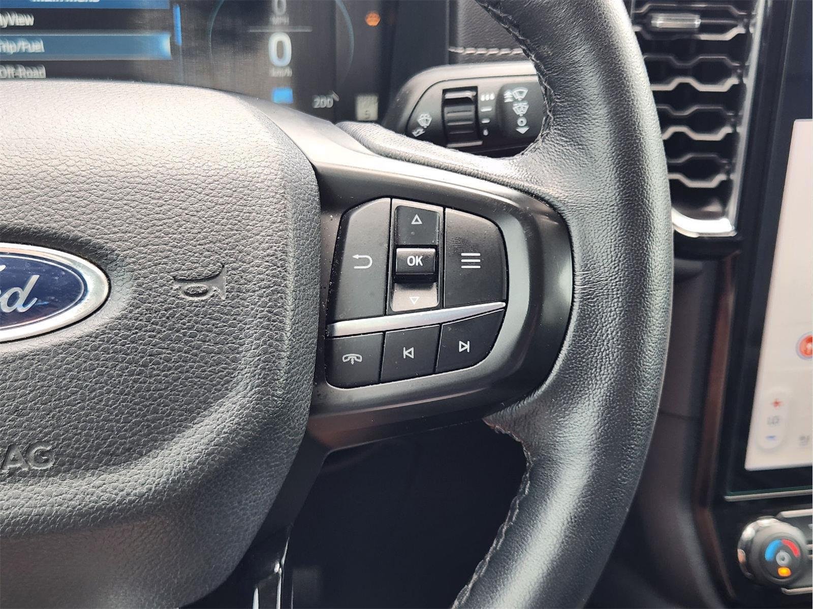 Used 2024 Cactus Gray Ford LARIAT image 28