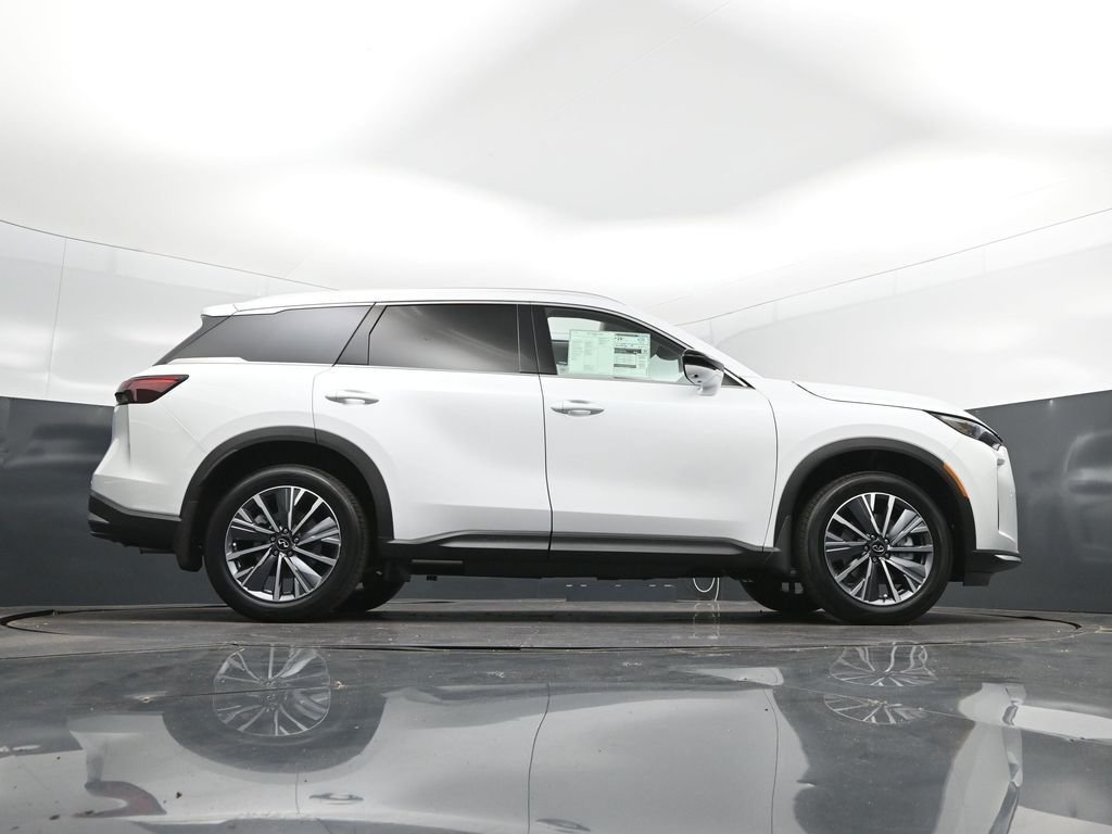 New 2027 RADIANT WHITE INFINITI Luxe FWD image 44