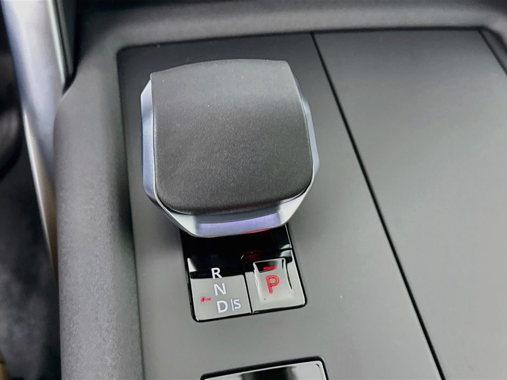 New 2026 Lantau Bronze Land Rover Dynamic SE image 16