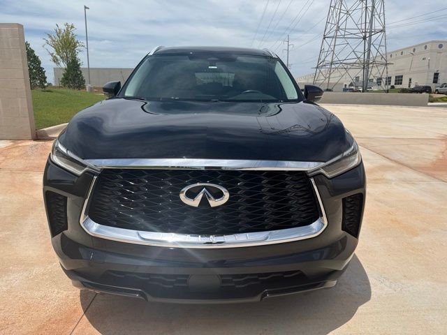 Used 2023 Black INFINITI LUXE image 2