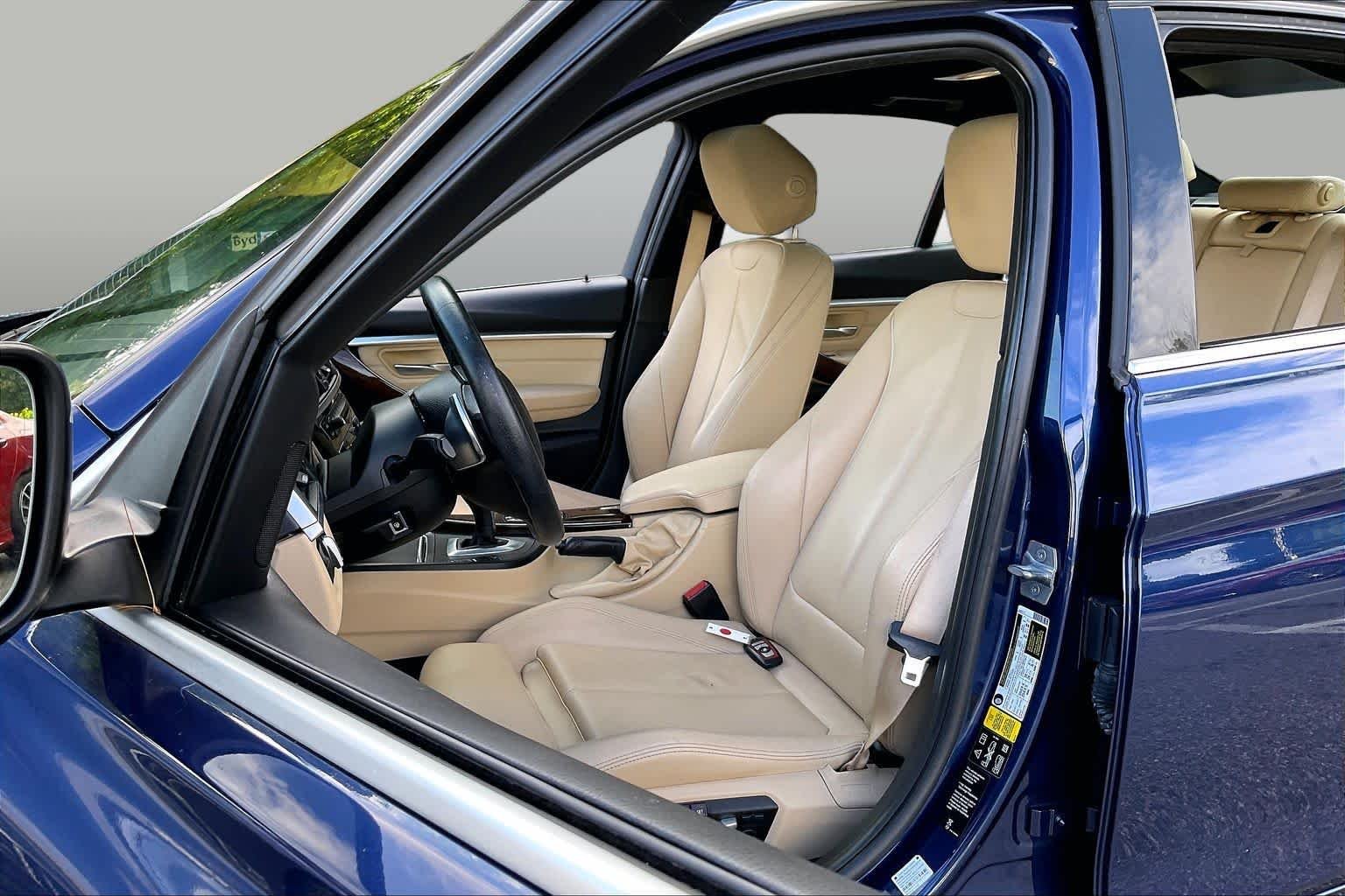 Used 2018 Mediterranean Blue Metallic BMW 330i xDrive image 7
