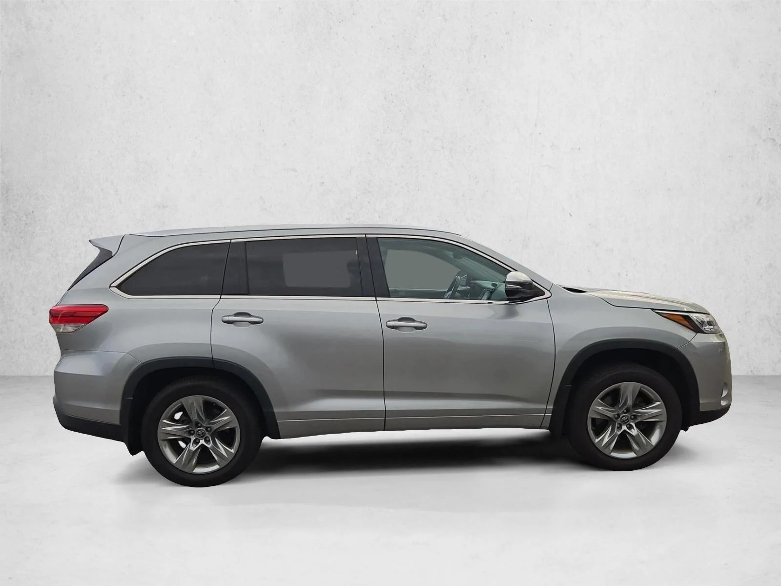 Used 2018 Celestial Silver Metallic Toyota Limited image 4