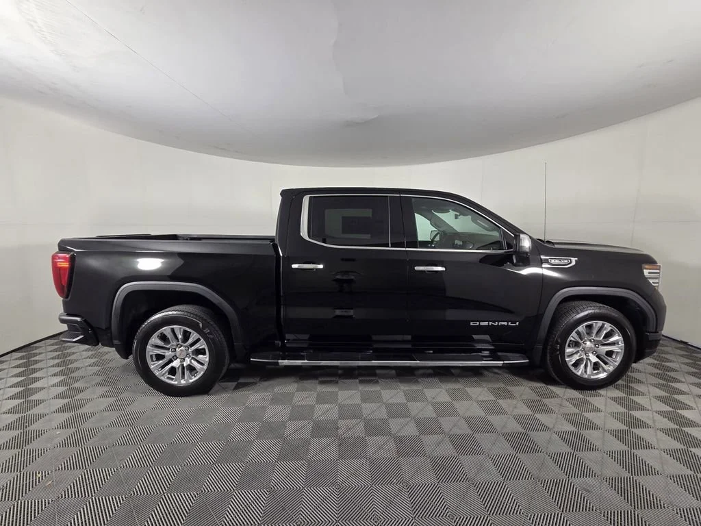 Used 2024 Onyx Black GMC Denali image 4