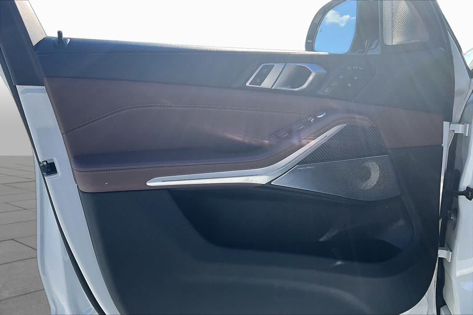 Used 2025 Mineral White Metallic BMW M60i image 22