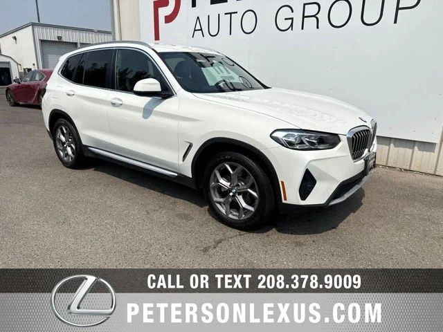 Used 2022  BMW xDrive30i image 2
