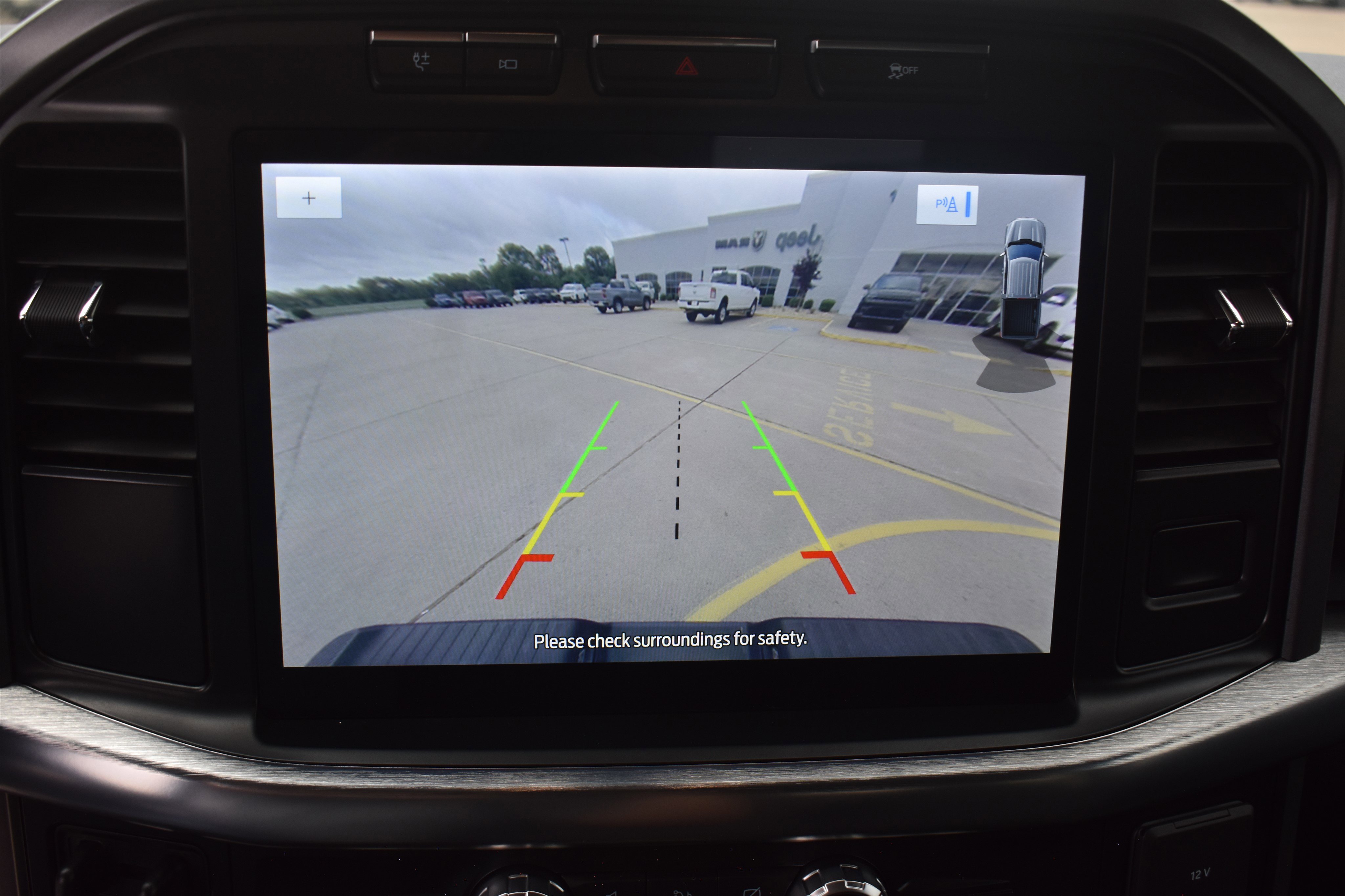 Used 2022  Ford LARIAT image 24