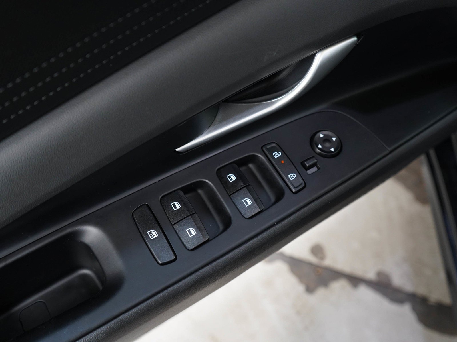 Used 2024 Abyss Black Hyundai SE IVT image 21