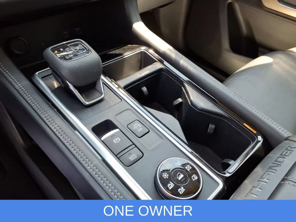 Used 2023 White Nissan Platinum 4WD image 10