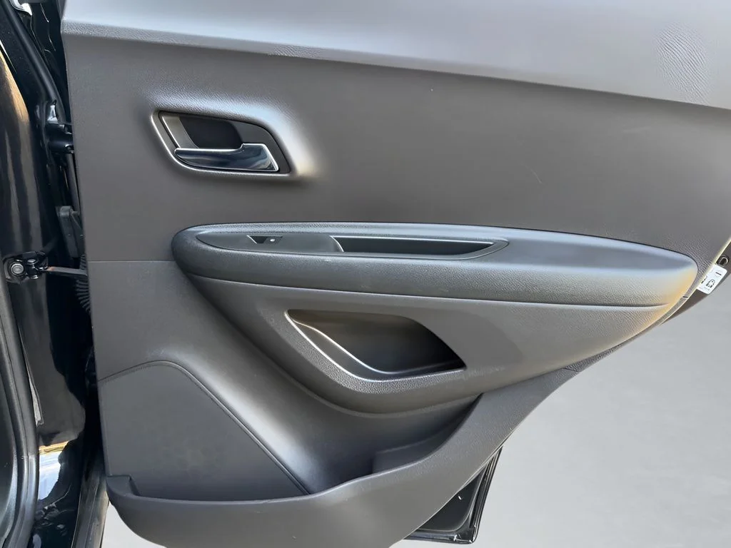 Used 2018 Black Chevrolet Premier image 26