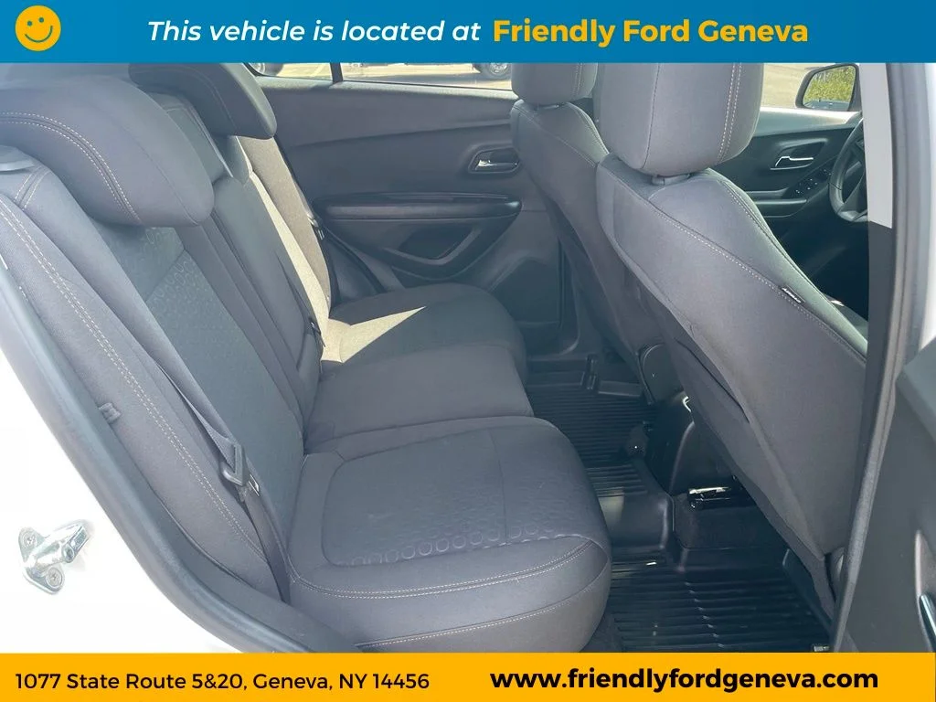 Used 2022 White Chevrolet LS image 27