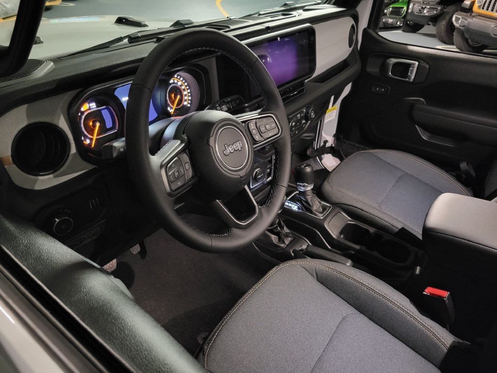 2027 Jeep Wrangler 4-Door photo 3