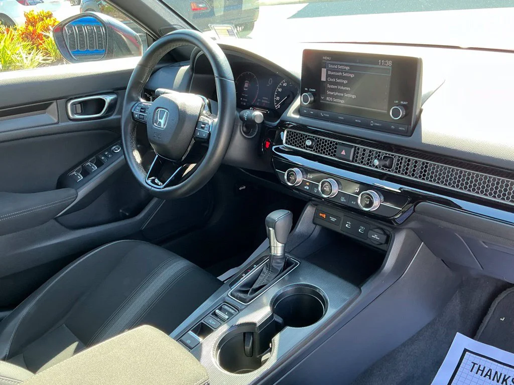 Used 2025  Honda Sport image 16