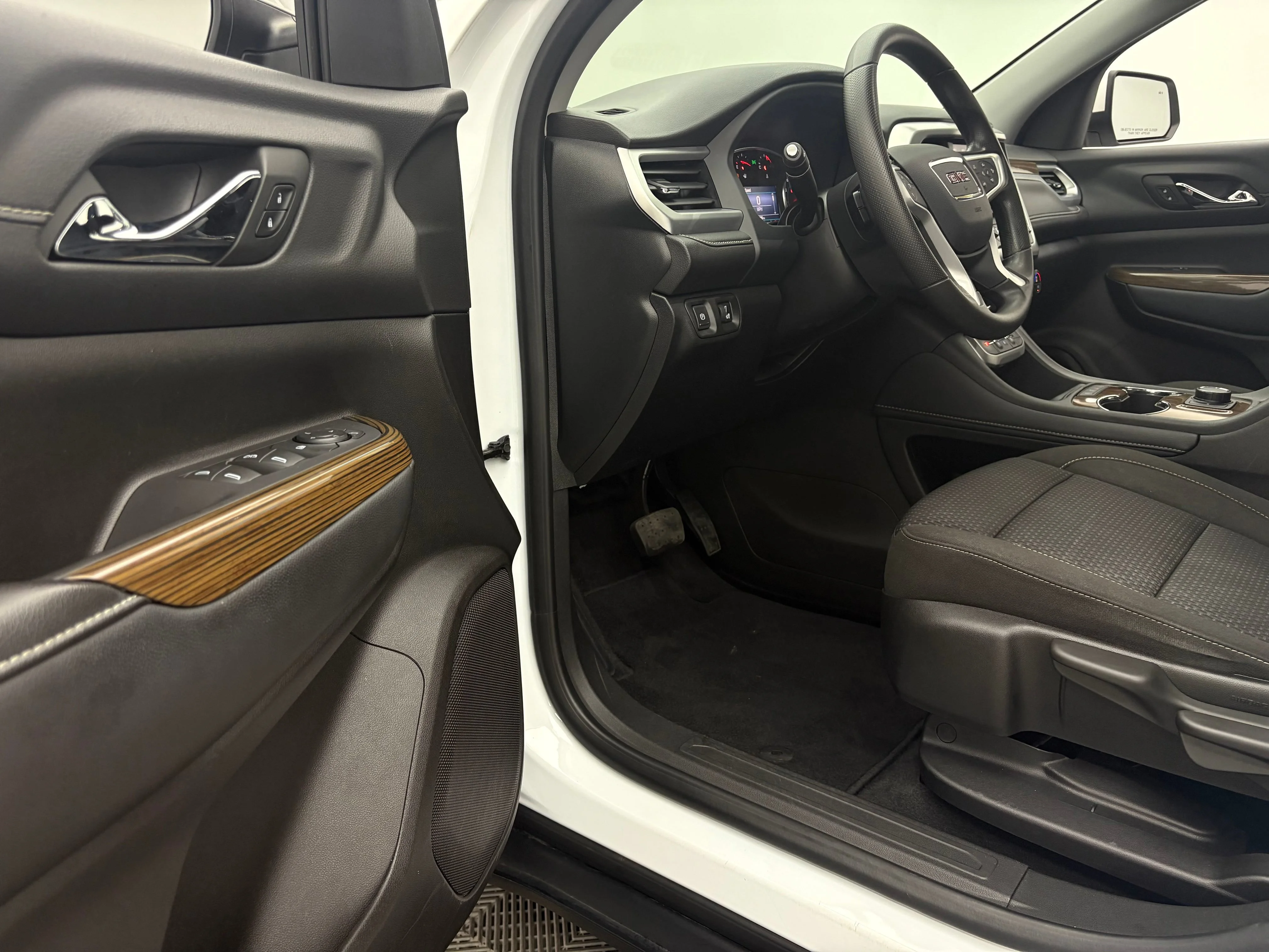 Used 2023 Summit White GMC SLE image 12