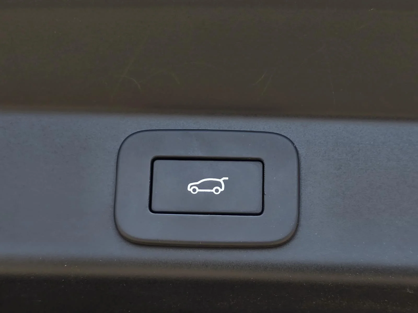 Certified Used 2025 Varesine Blue Metallic Land Rover SE image 31