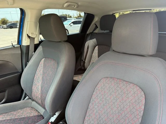 Used 2018 Blue Metallic Chevrolet LT image 13