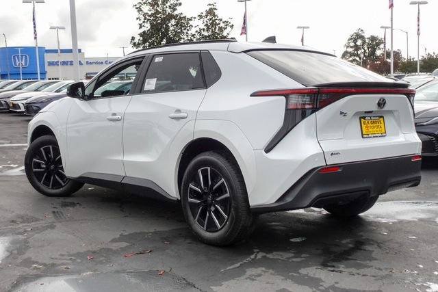 New 2026 Wind Chill Pearl <sup>1</sup> Toyota  XLE image 10