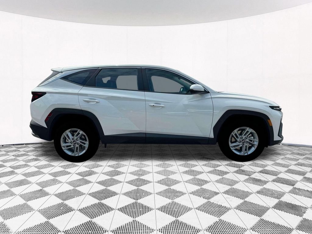 2025 Hyundai Tucson SE - Photo 14