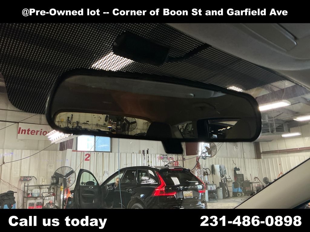 Used 2013 Black Ford SE image 24