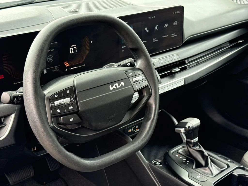 Used 2025 White Kia LXS image 17